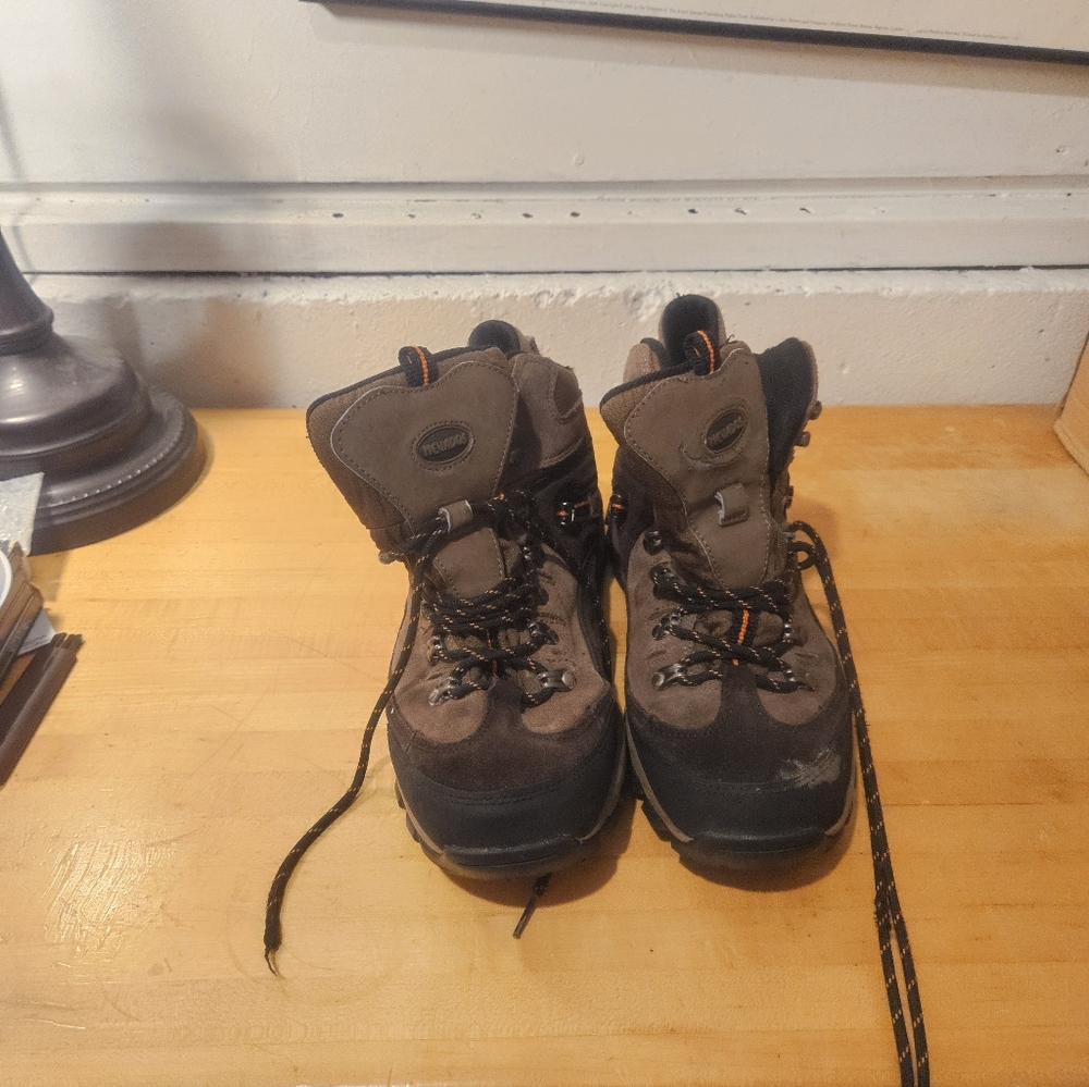 Nevados Mid Boots Mens Size 10 Brown Suede Hiking Trail